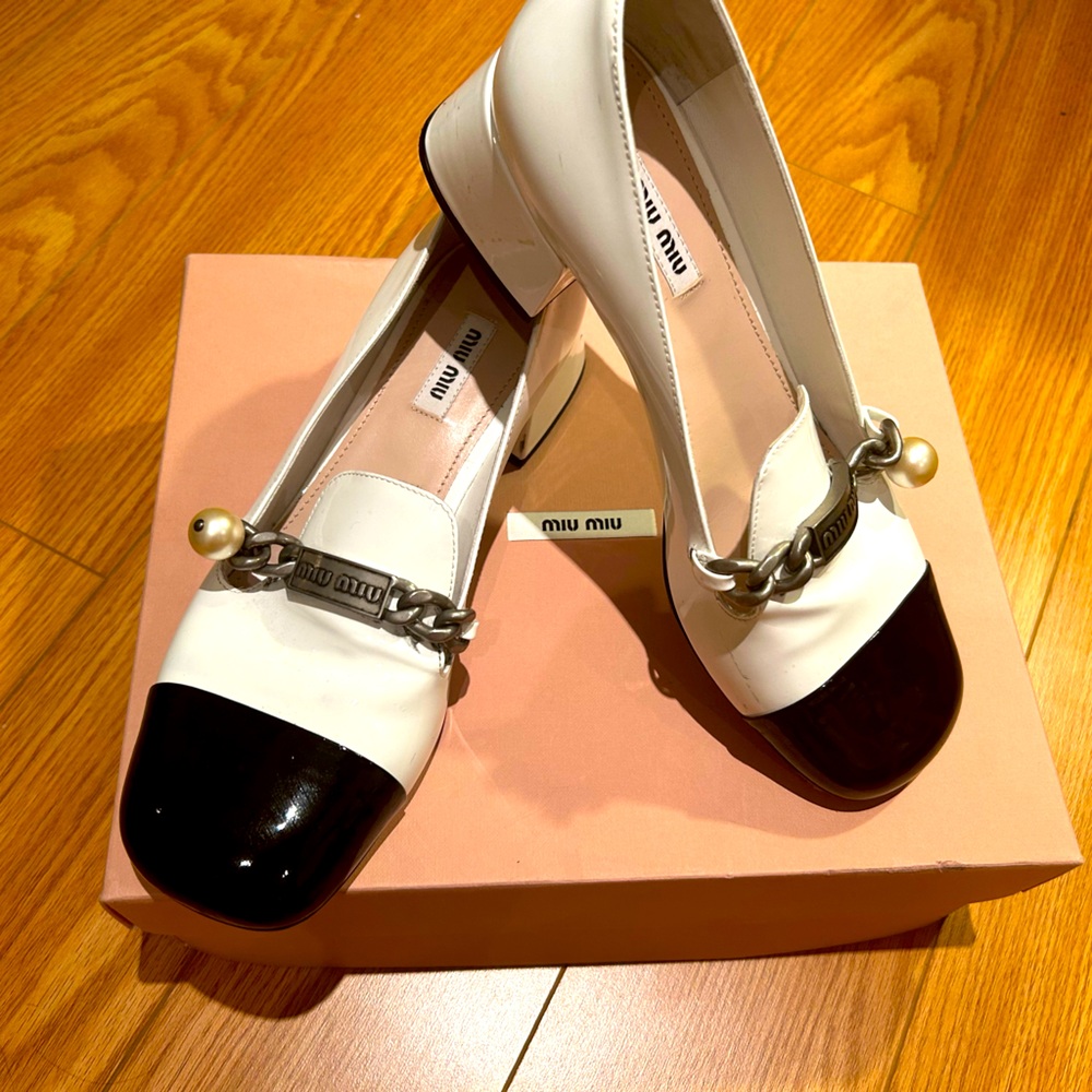 Miu Miu Black and White Flats